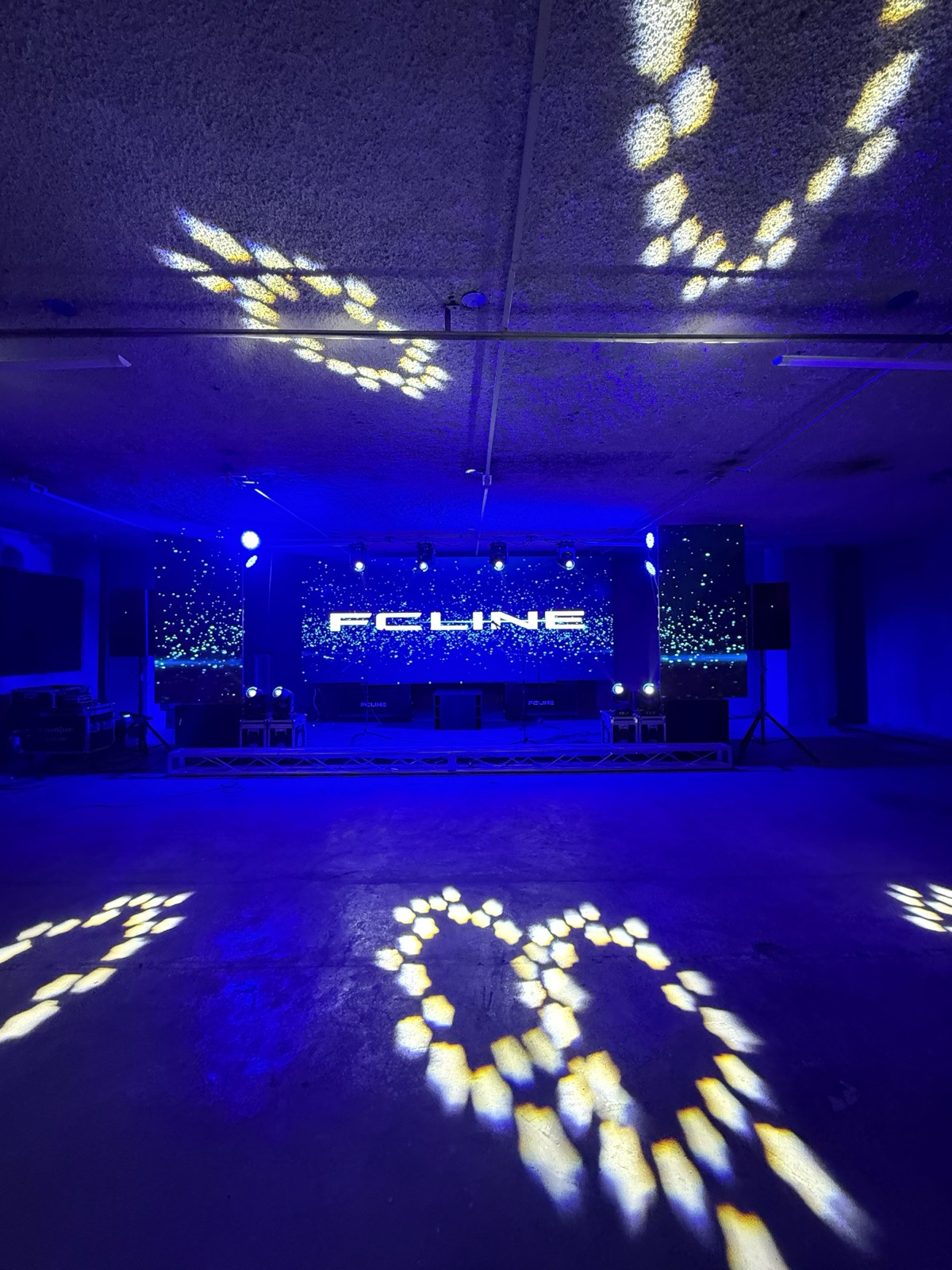 FCLINE en pantalla LED